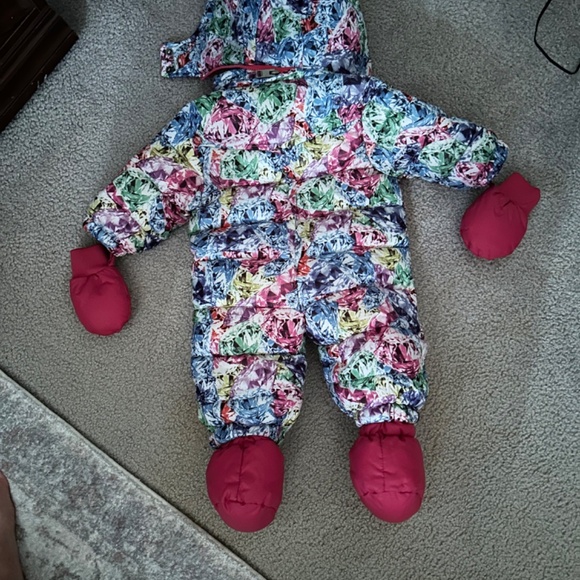 Child’s snow suit - Picture 3 of 7